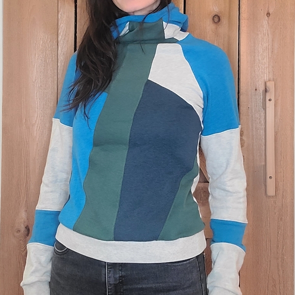 Tops - Handmade Colorblock Hoodie in Blue and Green